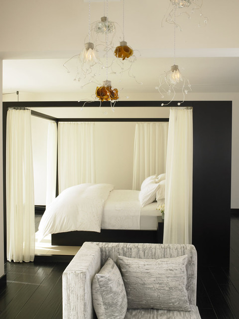 Дизайн классической спальни в черно-белом цвете